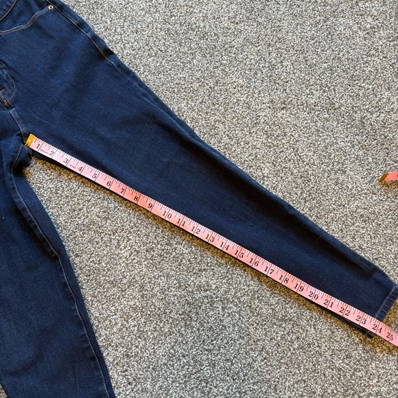 Frame High Rise Le High Skinny Jeans in a Dark Wash size 26 - Stretchy - Picture 9 of 10